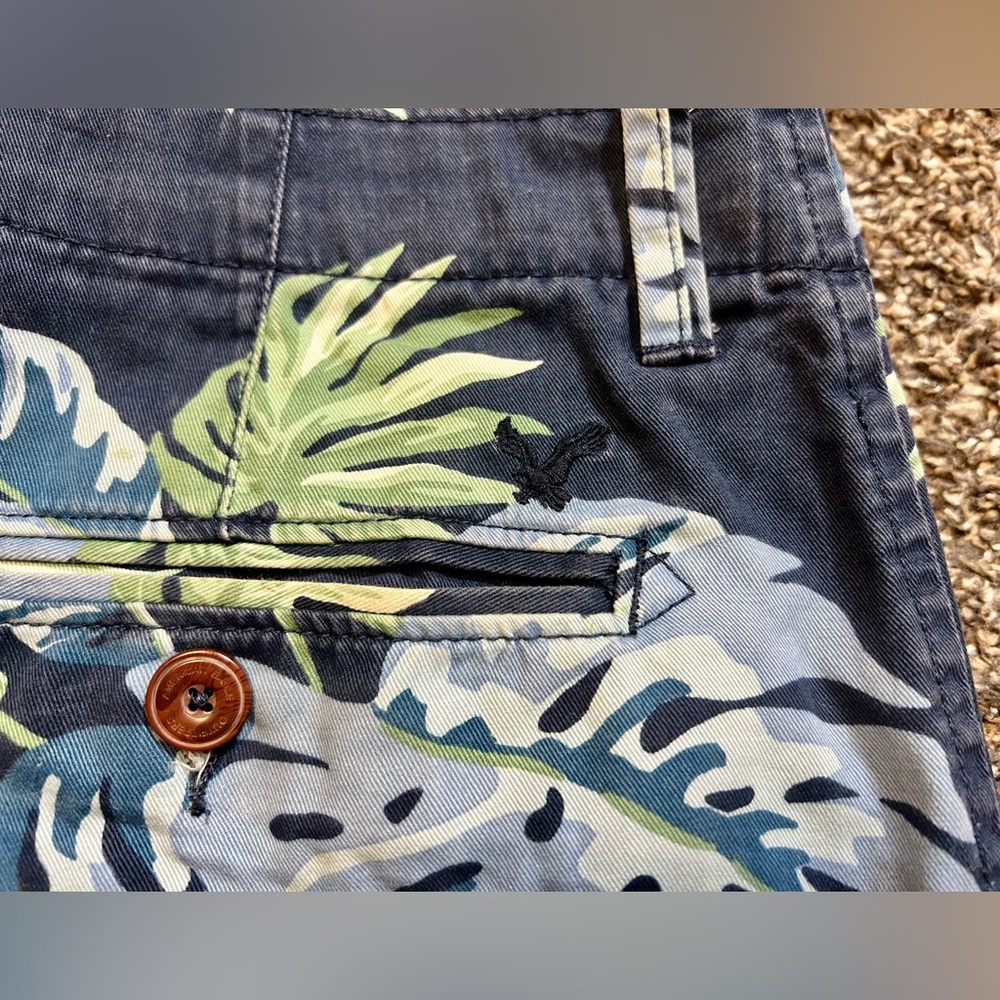 Men’s American Eagle Classic Button Shorts 34w Tropical